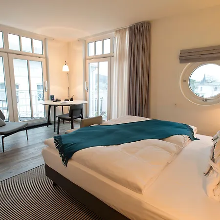 Am & Hotell 4*