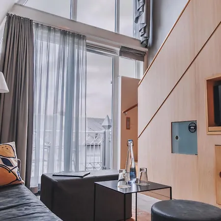 Am & Hotel 4*